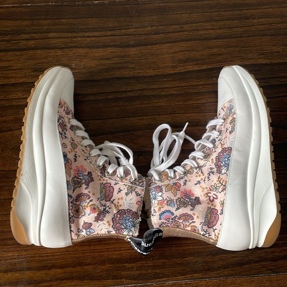 Vaddia #thebrandofthecat floral zip up lace up platform high top sneaker NWOT - Picture 6 of 8
